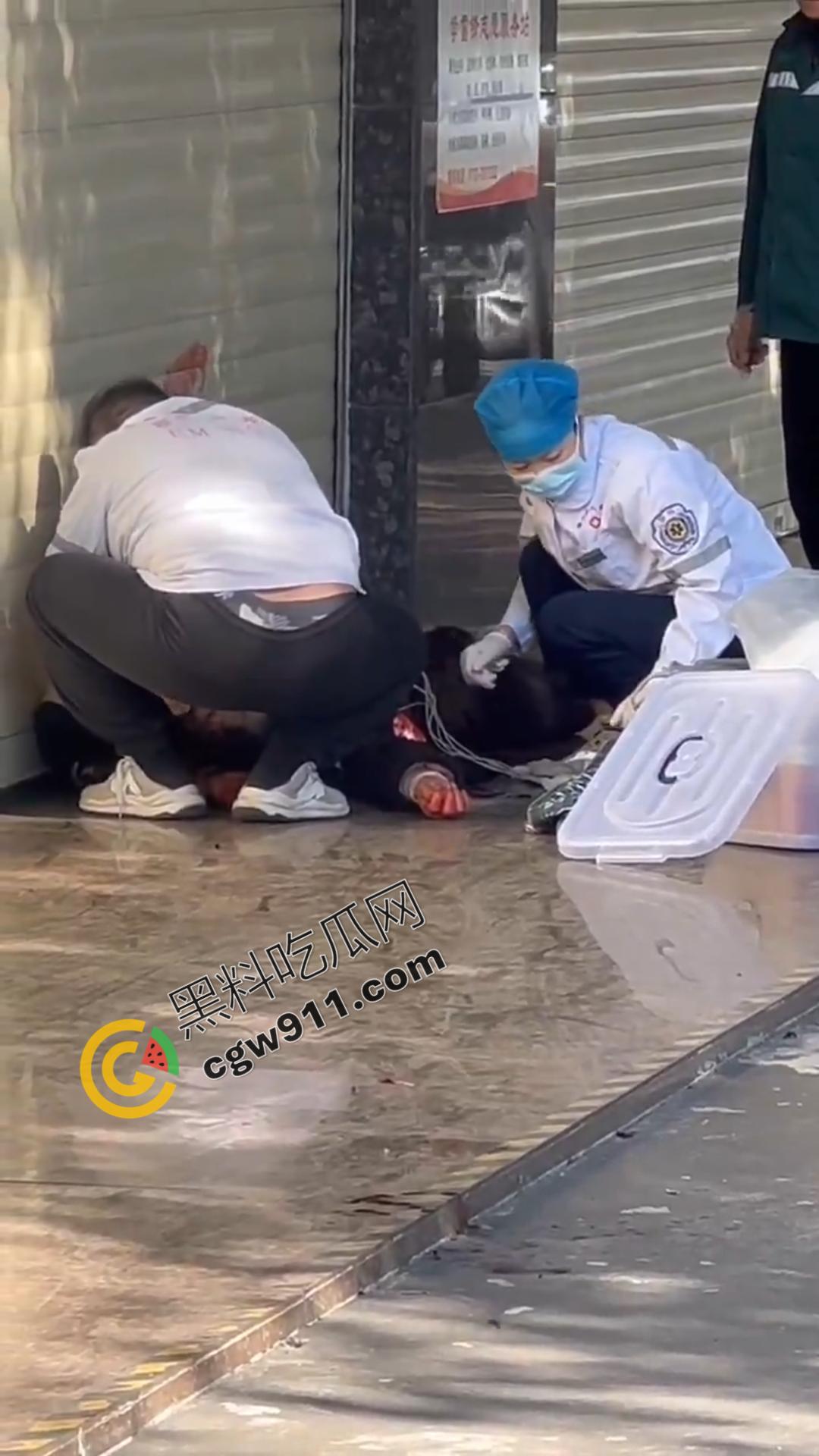 广西柳州街头疯狂砍人事件！男子疯狂持刀追砍，残暴削掉头皮，引爆全城惊恐！  第7张