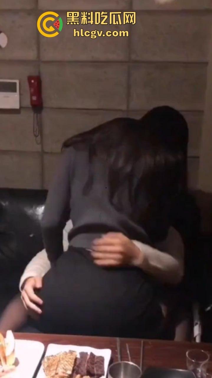 天津邮电学院醉酒情侣包间做爱被偷拍 口交抠穴上位骑乘 淫叫声隔壁都听到了  第3张