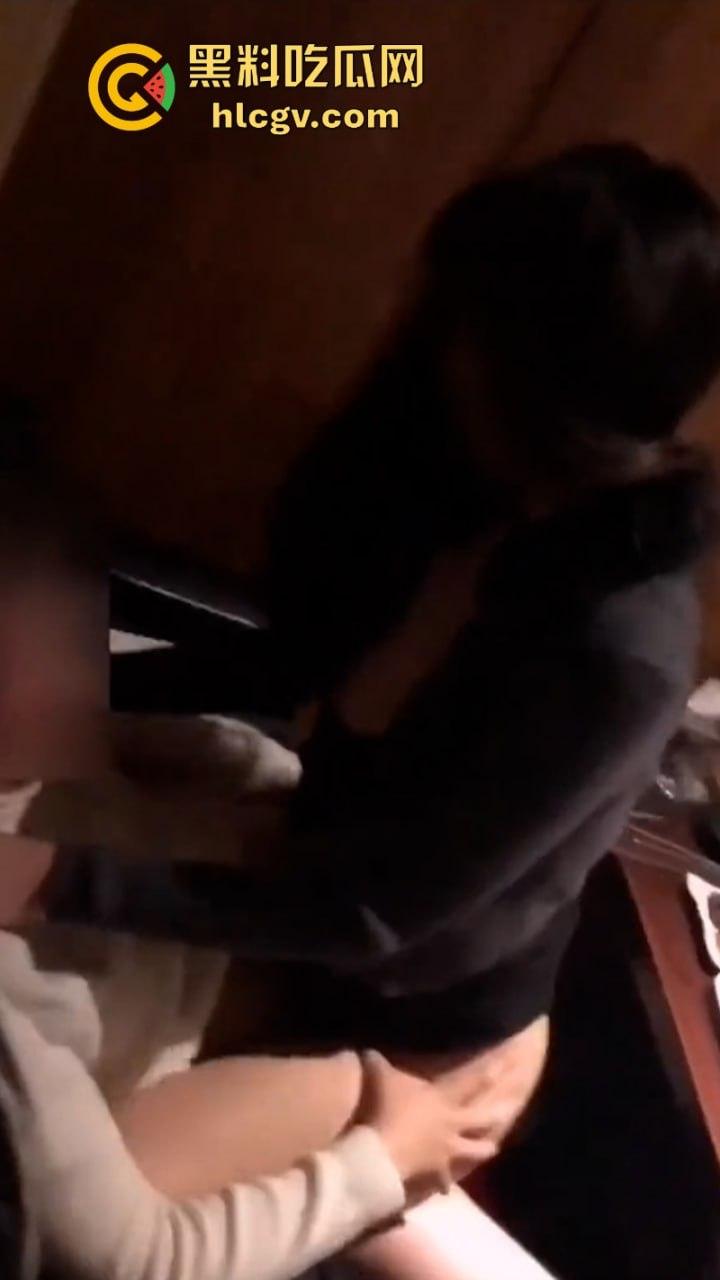 天津邮电学院醉酒情侣包间做爱被偷拍 口交抠穴上位骑乘 淫叫声隔壁都听到了  第7张