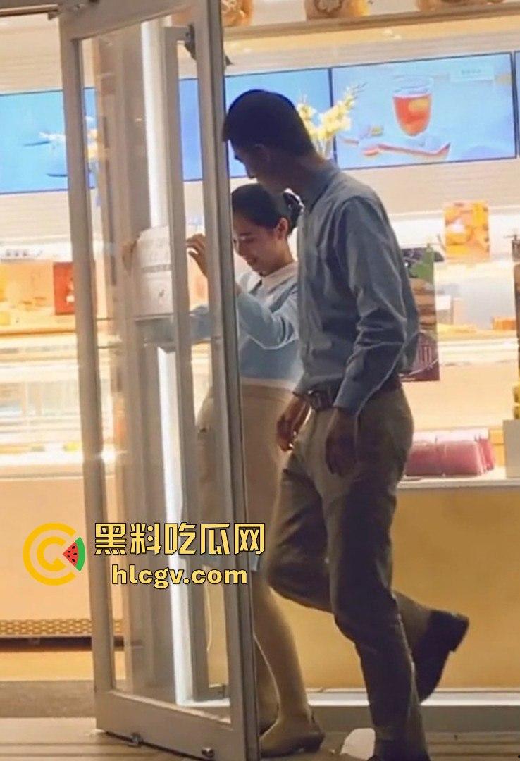 空姐都没这骚！好利来黑丝小姐姐被玩疯了！工装直接干成情趣服，肉丝长腿一顿爆操，想想都上头！  第12张