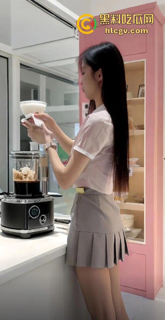 空姐都没这骚！好利来黑丝小姐姐被玩疯了！工装直接干成情趣服，肉丝长腿一顿爆操，想想都上头！  第15张