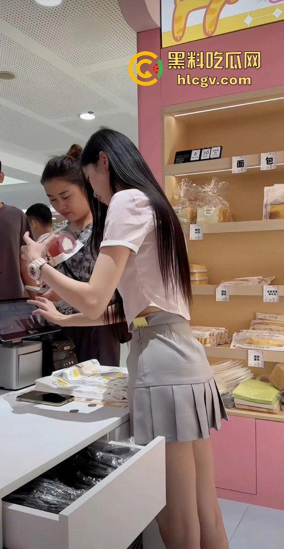 空姐都没这骚！好利来黑丝小姐姐被玩疯了！工装直接干成情趣服，肉丝长腿一顿爆操，想想都上头！  第18张