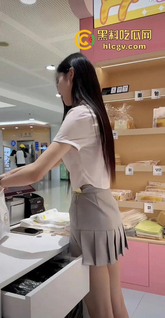 空姐都没这骚！好利来黑丝小姐姐被玩疯了！工装直接干成情趣服，肉丝长腿一顿爆操，想想都上头！  第20张