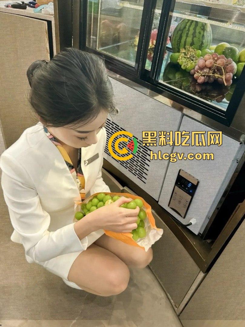 空姐都没这骚！好利来黑丝小姐姐被玩疯了！工装直接干成情趣服，肉丝长腿一顿爆操，想想都上头！  第29张