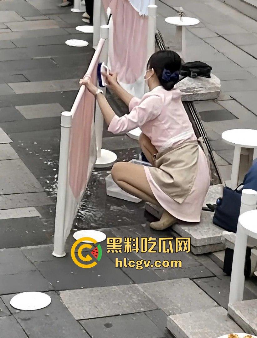 空姐都没这骚！好利来黑丝小姐姐被玩疯了！工装直接干成情趣服，肉丝长腿一顿爆操，想想都上头！  第31张