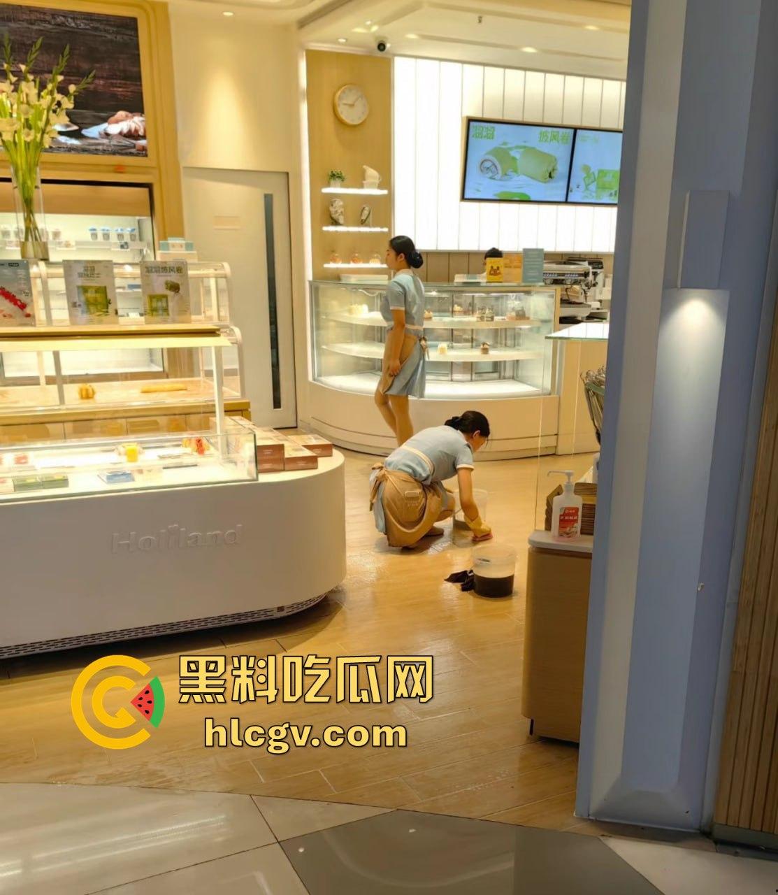 空姐都没这骚！好利来黑丝小姐姐被玩疯了！工装直接干成情趣服，肉丝长腿一顿爆操，想想都上头！  第47张