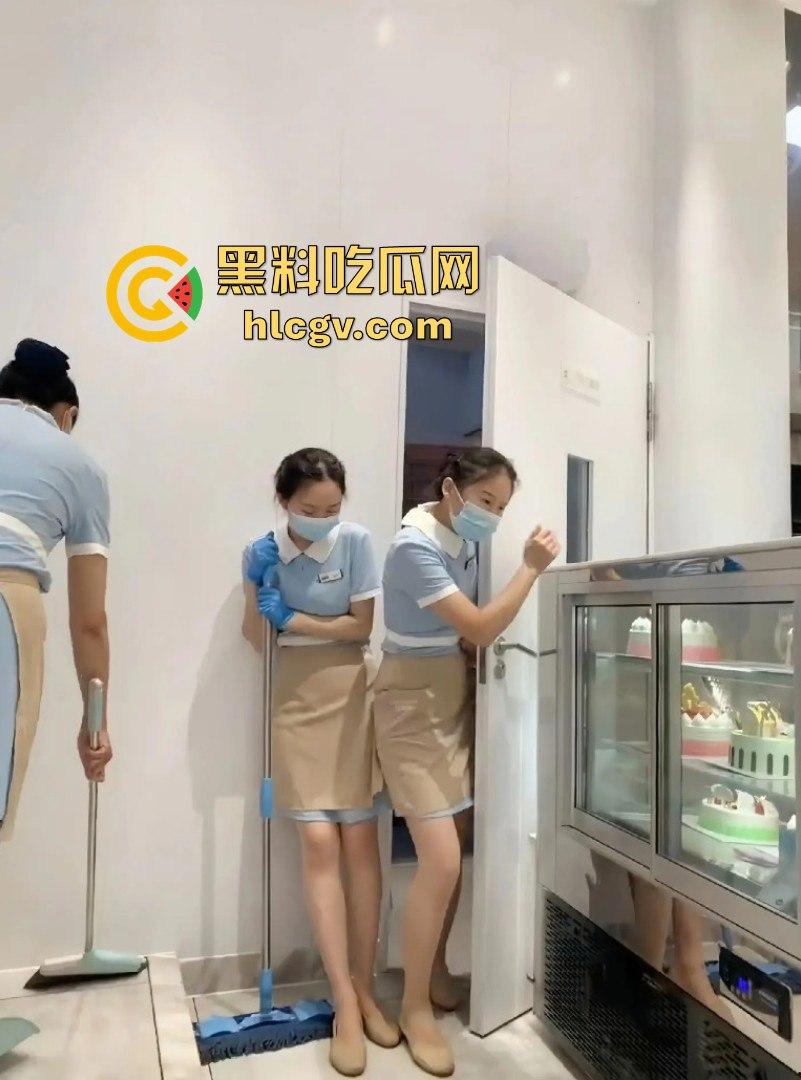 空姐都没这骚！好利来黑丝小姐姐被玩疯了！工装直接干成情趣服，肉丝长腿一顿爆操，想想都上头！  第55张