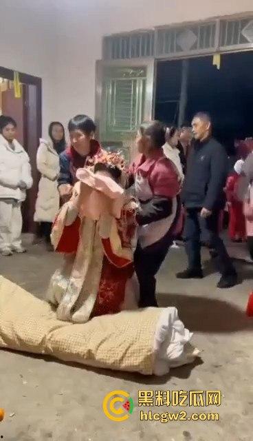 逆天风俗冥婚现场流出！女子哭嫁仪式骇人听闻，现实比影视剧更离奇，看得人发毛！  第5张
