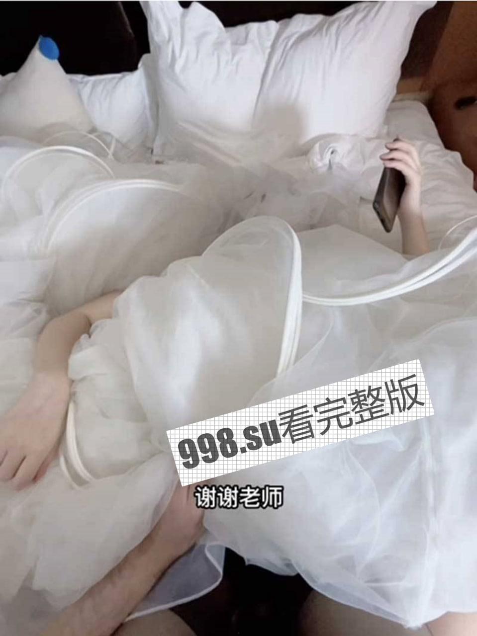 极品反差萝莉 胡九万身穿婚纱挨操时突遇老师电话 被吓秒变喷水娃  第6张