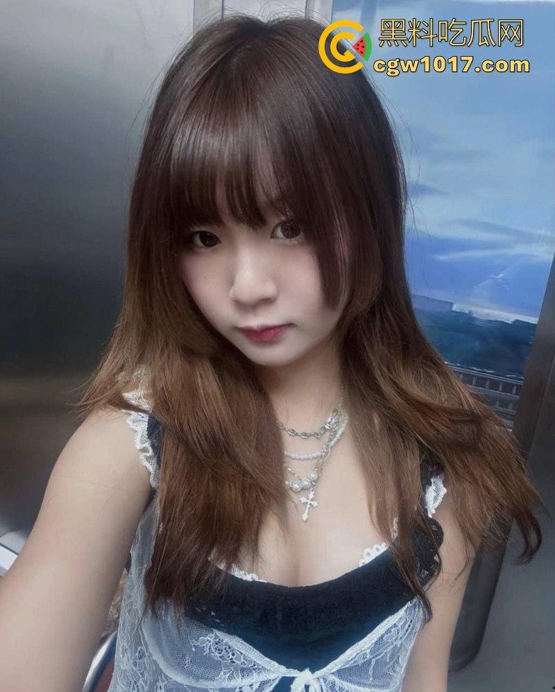 成都大学微胖小学妹【邓嘉义】做爱视频泄漏，露脸口交深喉舔屌，男友无套猛干高潮颜射！  第1张