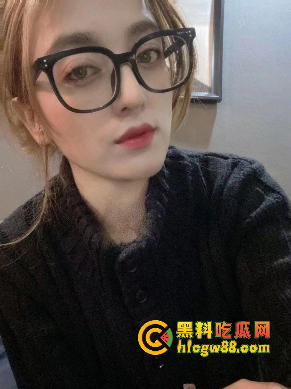 新疆乌鲁木齐财经学院『夏赫曼古丽』混血眼镜婊被颜射满脸,鸡巴吃得香喷喷,管他清不清真照吃不误! 第1张 新疆乌鲁木齐财经学院『夏赫曼古丽』混血眼镜婊被颜射满脸,鸡巴吃得香喷喷,管他清不清真照吃不误! 第1张