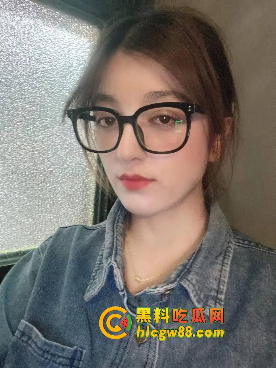 新疆乌鲁木齐财经学院『夏赫曼古丽』混血眼镜婊被颜射满脸,鸡巴吃得香喷喷,管他清不清真照吃不误! 第2张 新疆乌鲁木齐财经学院『夏赫曼古丽』混血眼镜婊被颜射满脸,鸡巴吃得香喷喷,管他清不清真照吃不误! 第2张