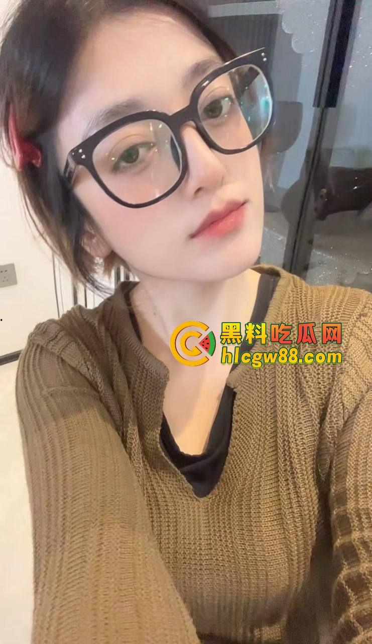 新疆乌鲁木齐财经学院『夏赫曼古丽』混血眼镜婊被颜射满脸,鸡巴吃得香喷喷,管他清不清真照吃不误! 第4张 新疆乌鲁木齐财经学院『夏赫曼古丽』混血眼镜婊被颜射满脸,鸡巴吃得香喷喷,管他清不清真照吃不误! 第4张