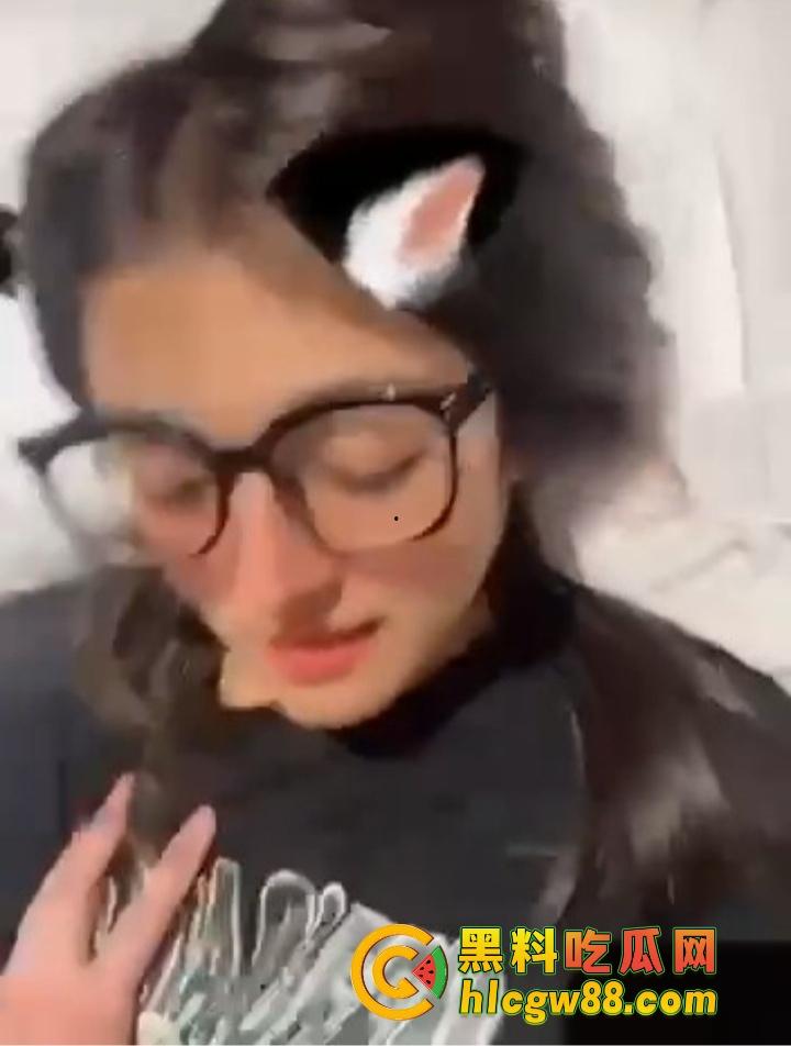 新疆乌鲁木齐财经学院『夏赫曼古丽』混血眼镜婊被颜射满脸,鸡巴吃得香喷喷,管他清不清真照吃不误! 第6张 新疆乌鲁木齐财经学院『夏赫曼古丽』混血眼镜婊被颜射满脸,鸡巴吃得香喷喷,管他清不清真照吃不误! 第6张