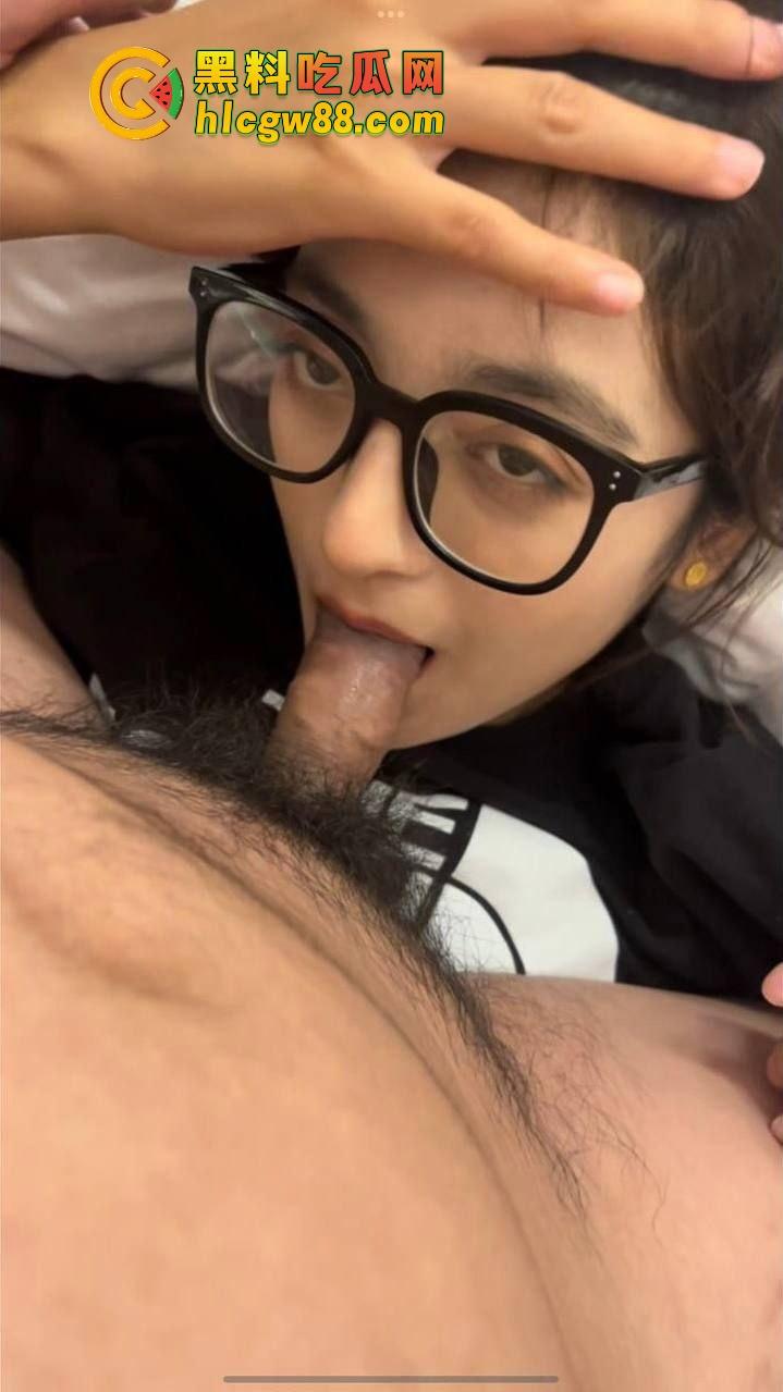 新疆乌鲁木齐财经学院『夏赫曼古丽』混血眼镜婊被颜射满脸,鸡巴吃得香喷喷,管他清不清真照吃不误! 第7张 新疆乌鲁木齐财经学院『夏赫曼古丽』混血眼镜婊被颜射满脸,鸡巴吃得香喷喷,管他清不清真照吃不误! 第7张