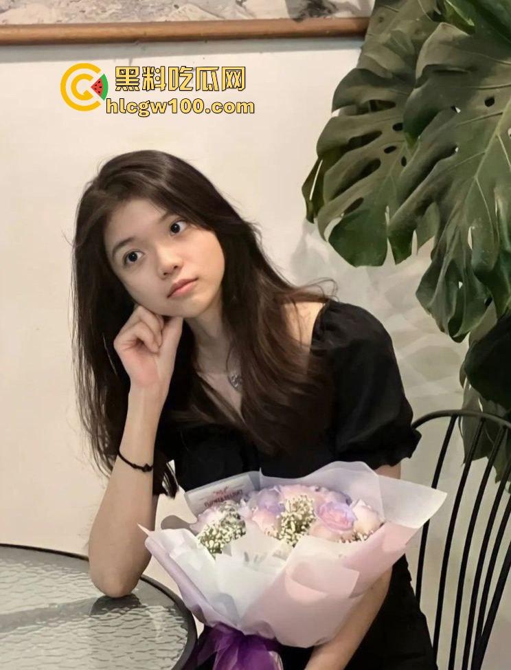 芜湖95年小哥分享调教00后小骚妹，小穴从粉嫩紧致到宽松变色，打屁股时乖得像条小母狗，鸡巴插不满都不行！  第2张