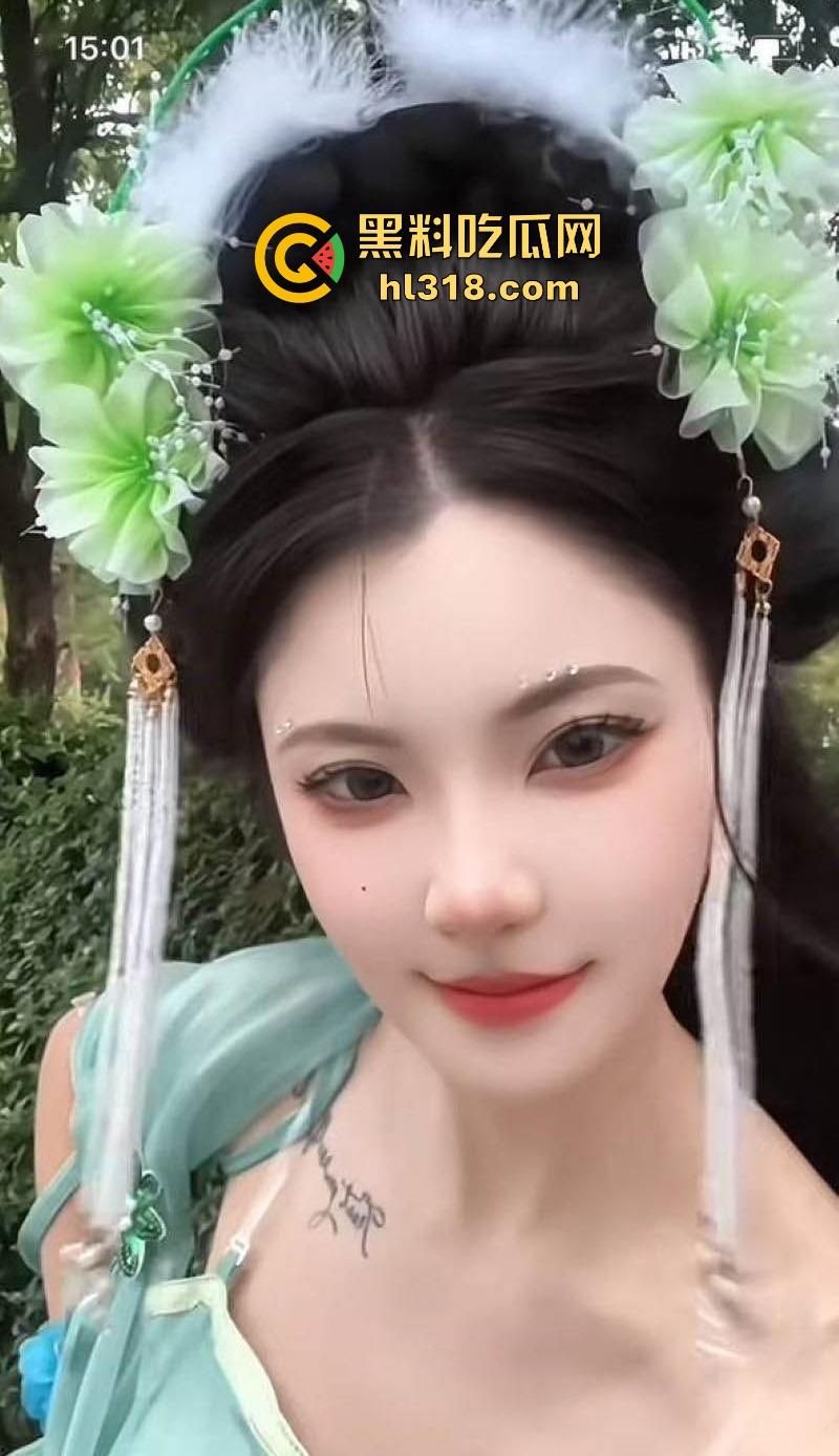 抖音巨乳网红【老刘又胖了】私密擦边热舞曝光，G杯大奶引人注目，劲爆热舞散发原始诱惑！  第2张