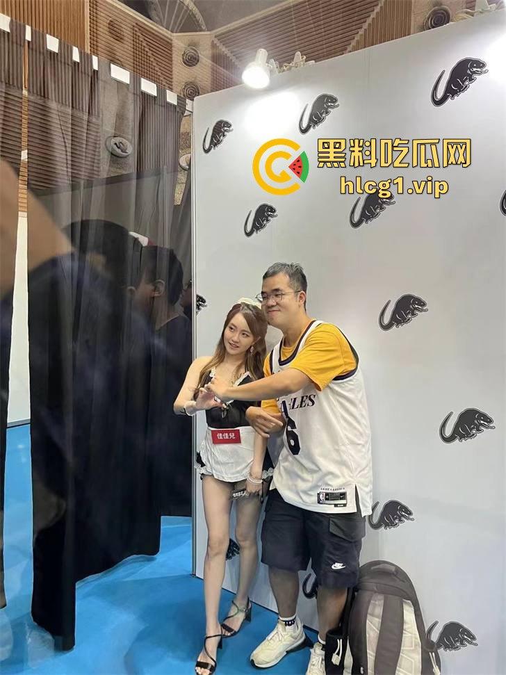 独家直击!带粉丝云打卡台湾成人展,三上悠亚比屏幕更美更性感,完爆国内漫展,台妹赞到爆! 第10张 独家直击!带粉丝云打卡台湾成人展,三上悠亚比屏幕更美更性感,完爆国内漫展,台妹赞到爆! 第10张