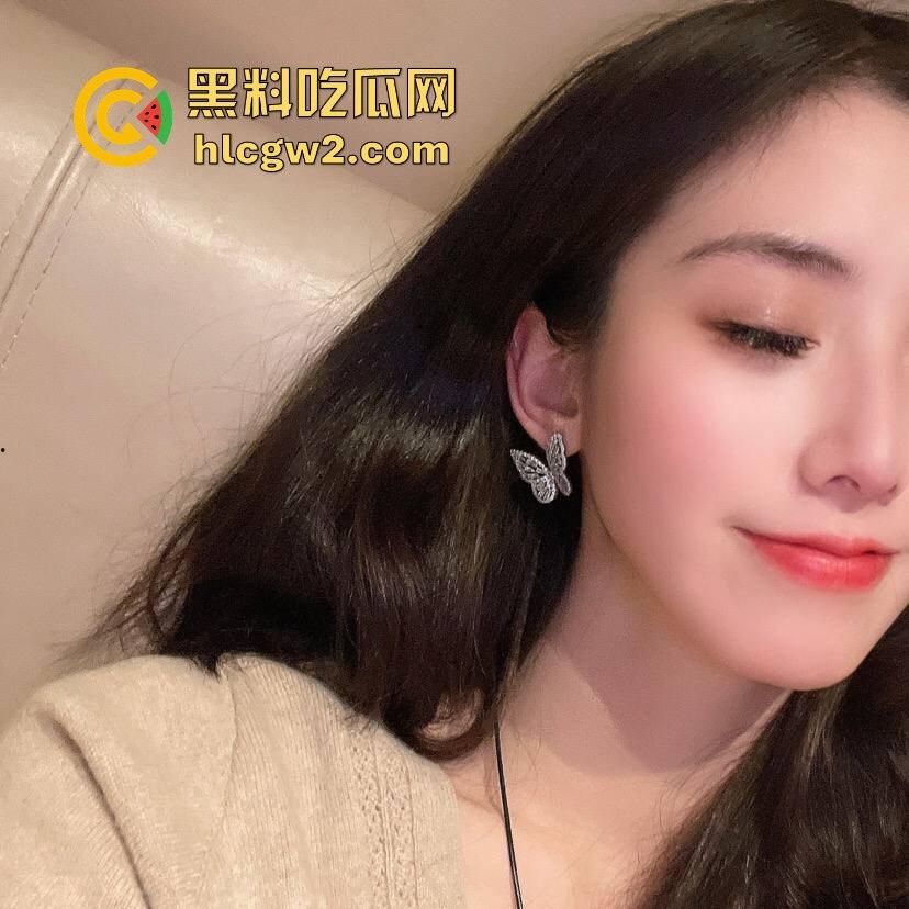 邂逅广西披萨店巨乳正妹【赵雪菲】！大到爆炸的罩杯 这样的身材还卖披萨？不如直接吃了她这个小夹子！  第8张