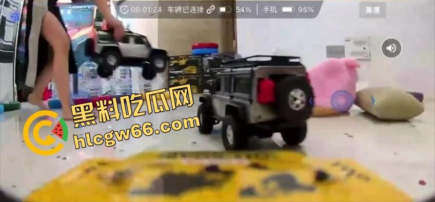 抖音玩具车新赛道火出圈,直播间全是小车撞逼挑战赛,主播裙子掀起坐等遥控,水友开得贼准一撞一浪叫! 第12张 抖音玩具车新赛道火出圈,直播间全是小车撞逼挑战赛,主播裙子掀起坐等遥控,水友开得贼准一撞一浪叫! 第12张