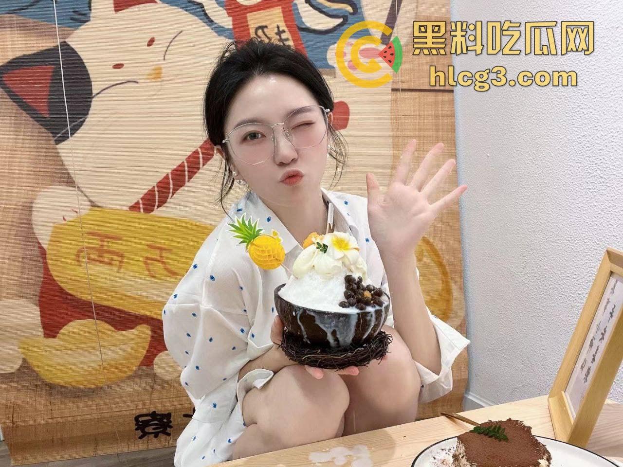 99年骚逼女神舔狗夜夜意淫,她却甘心跪地当金主脚下的狗,沸羊羊的梦想全是金主的现实! 第3张 99年骚逼女神舔狗夜夜意淫,她却甘心跪地当金主脚下的狗,沸羊羊的梦想全是金主的现实! 第3张