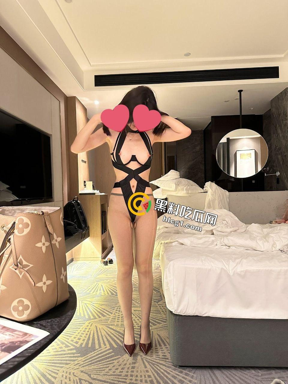 常州大学05年生被调教一年半，终成合格母狗，来到喜来登玩露出尽显 K9 本性！  第14张