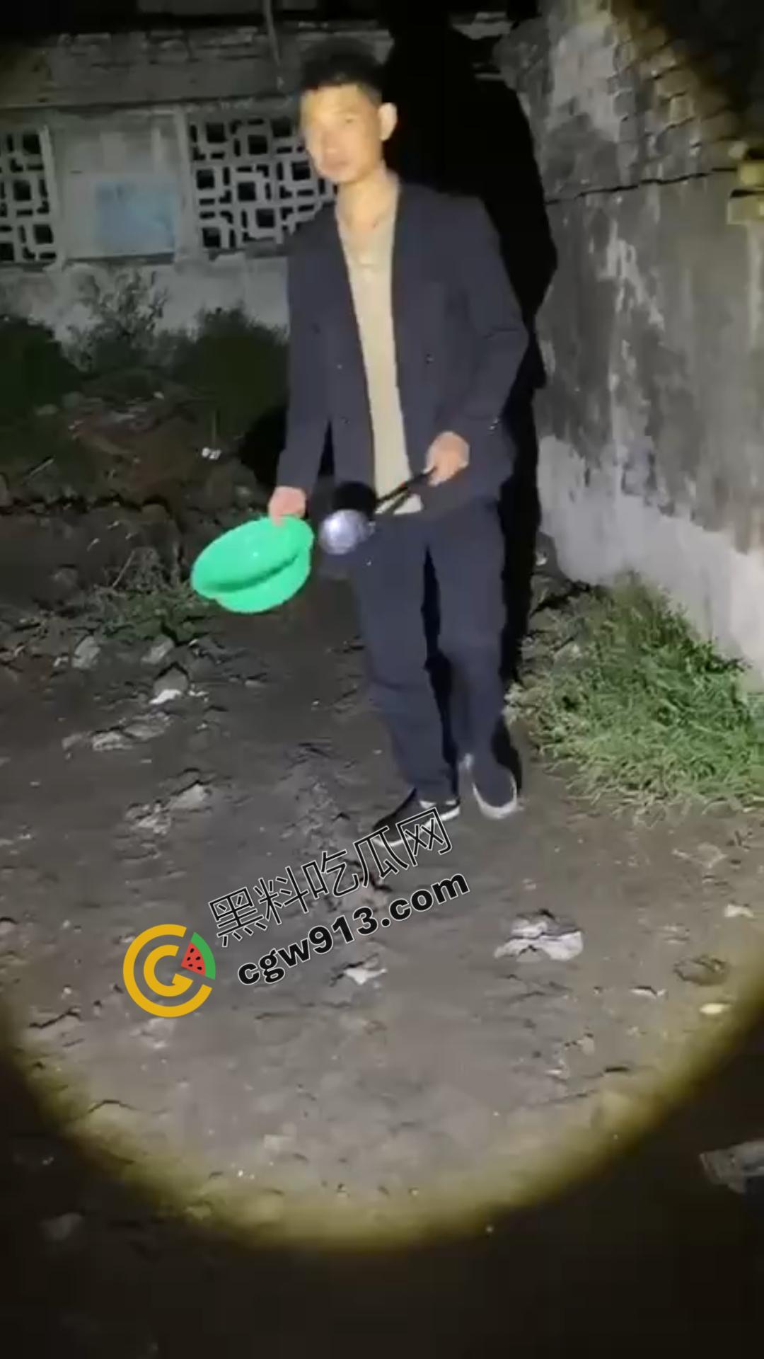 山西大同快手网红【安仁】吃屎直播:恶心至极,流量至上,恶心行为震惊万千网友 第2张 山西大同快手网红【安仁】吃屎直播:恶心至极,流量至上,恶心行为震惊万千网友 第2张