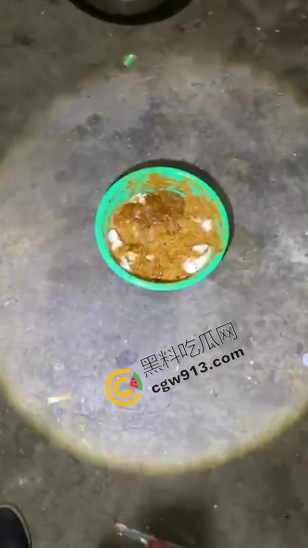 山西大同快手网红【安仁】吃屎直播:恶心至极,流量至上,恶心行为震惊万千网友 第6张 山西大同快手网红【安仁】吃屎直播:恶心至极,流量至上,恶心行为震惊万千网友 第6张