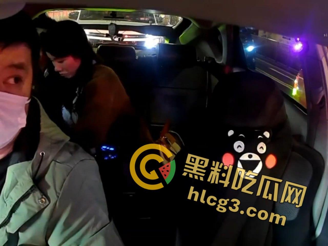 出租车后座福利大赏!情人节去酒店路上,司机淡定接客,吃鸡抠逼漏奶的刺激画面让人目瞪口呆! 第6张 出租车后座福利大赏!情人节去酒店路上,司机淡定接客,吃鸡抠逼漏奶的刺激画面让人目瞪口呆! 第6张