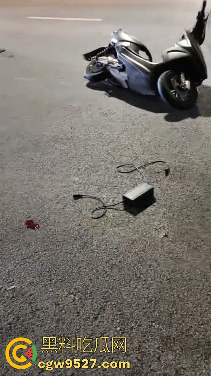 广西柳州鬼火少年，装逼失败翻车现场，自断一臂当场蒙逼，幸亏还留条命，估计再也不敢了吧！  第4张