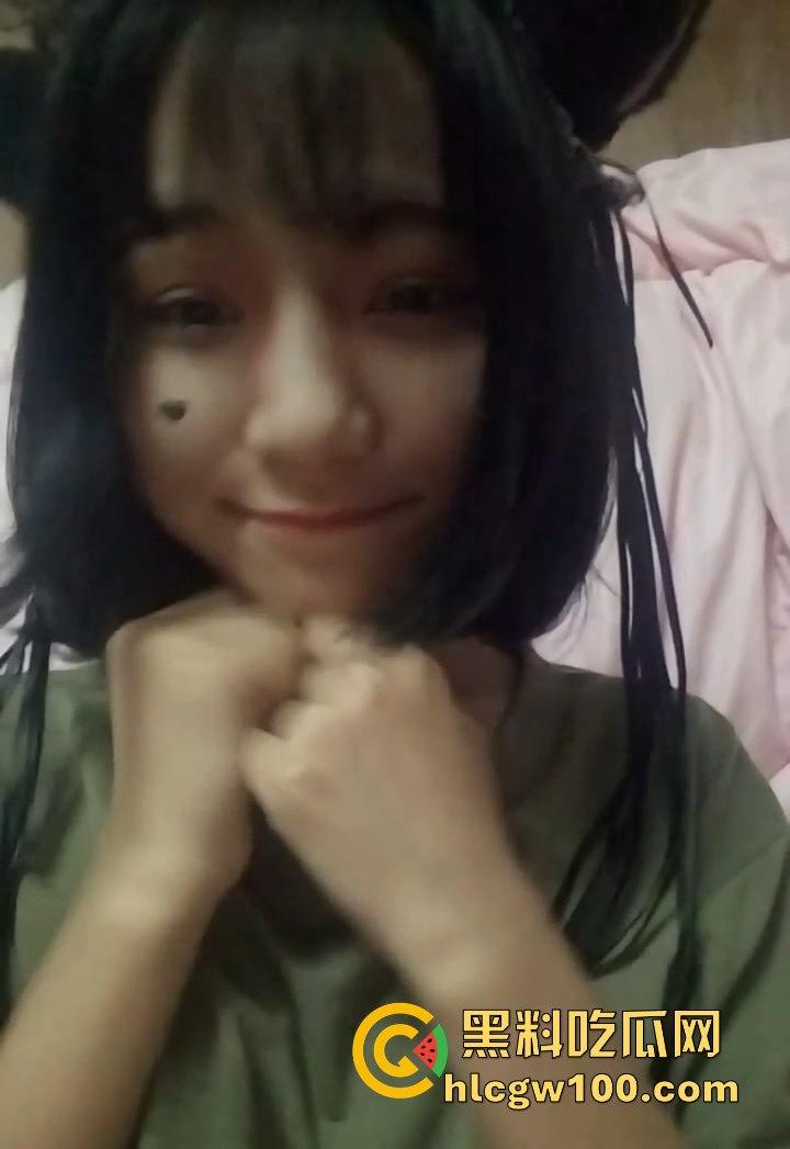 宁夏大学大一清纯学妹【靳晓婉】自拍视频曝光，军训服下都藏不住的骚母狗！  第3张