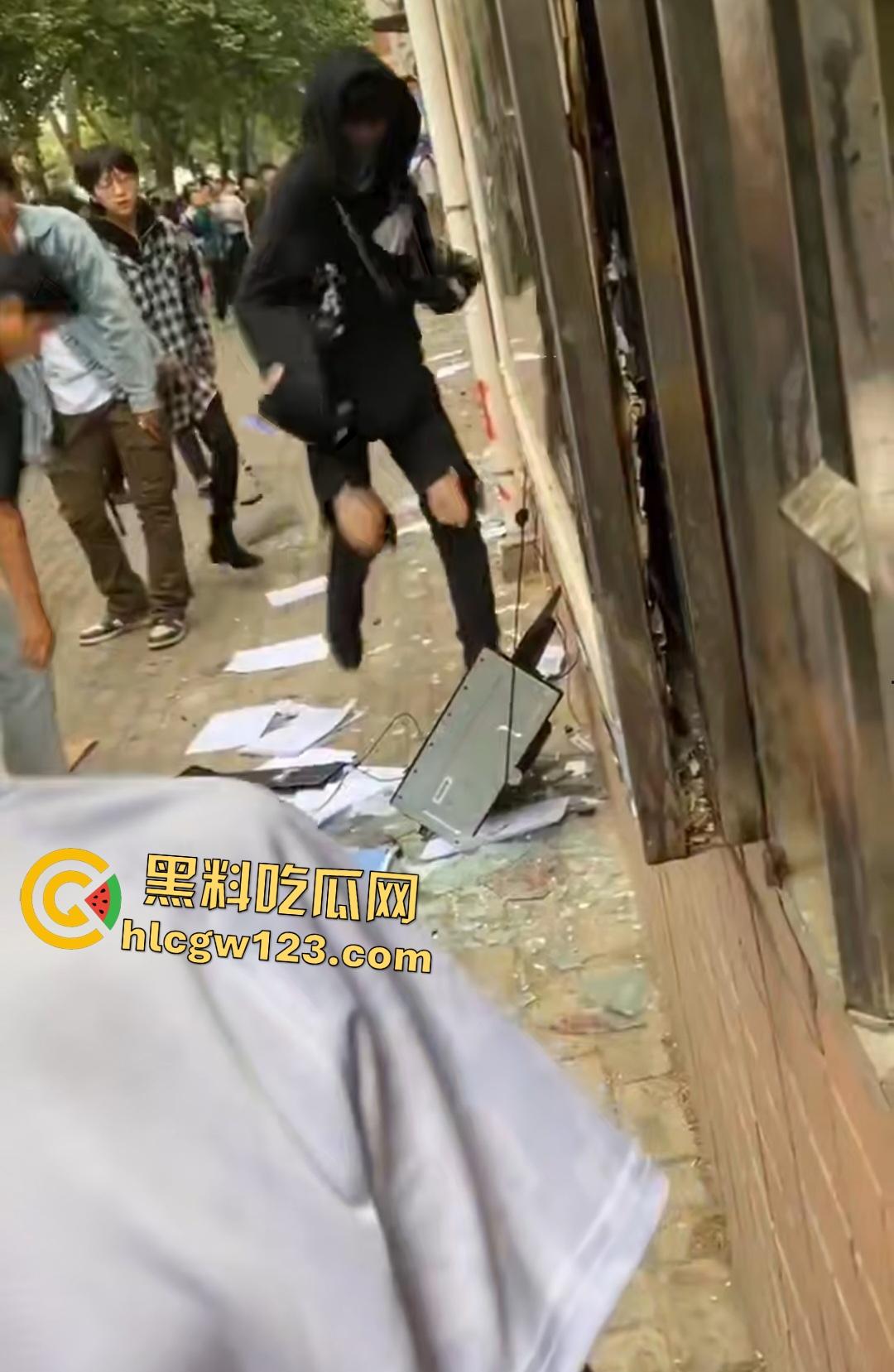 许昌六中【吴怡佳】被班主任嫉妒美貌体罚孤立,恶毒霸凌导致学生跳楼!同学愤怒狂砸学校财产! 第4张 许昌六中【吴怡佳】被班主任嫉妒美貌体罚孤立,恶毒霸凌导致学生跳楼!同学愤怒狂砸学校财产! 第4张