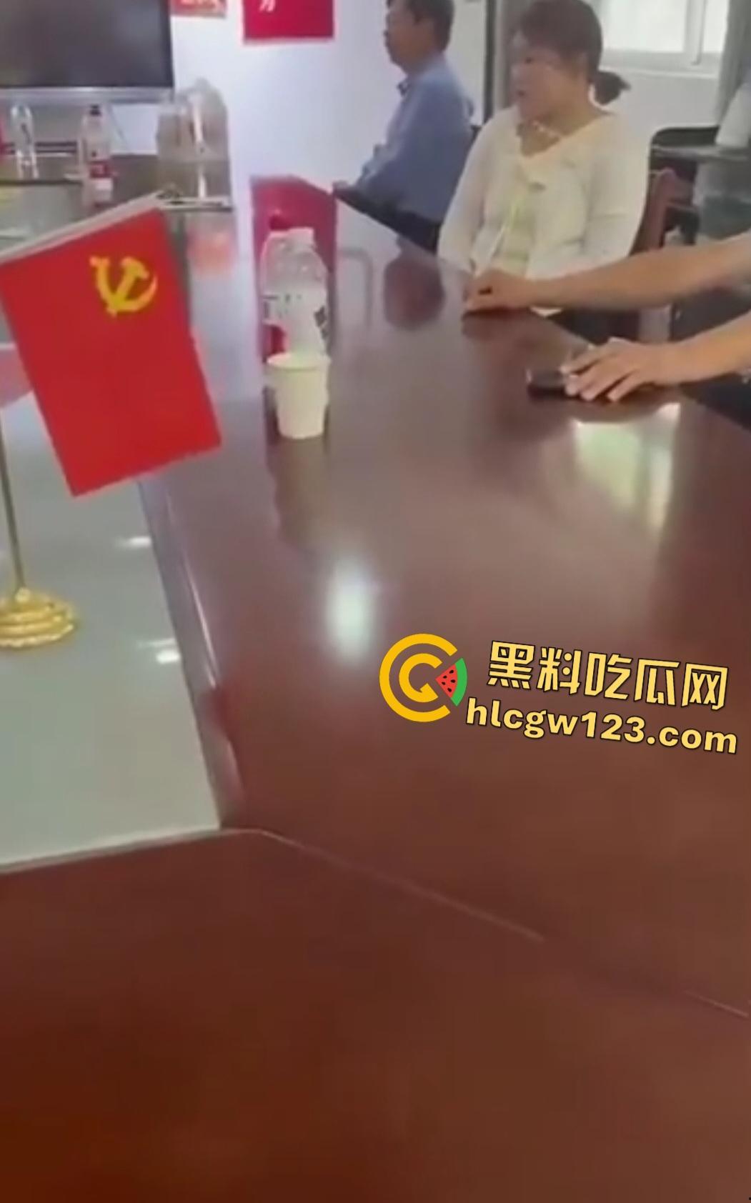 许昌六中【吴怡佳】被班主任嫉妒美貌体罚孤立,恶毒霸凌导致学生跳楼!同学愤怒狂砸学校财产! 第7张 许昌六中【吴怡佳】被班主任嫉妒美貌体罚孤立,恶毒霸凌导致学生跳楼!同学愤怒狂砸学校财产! 第7张