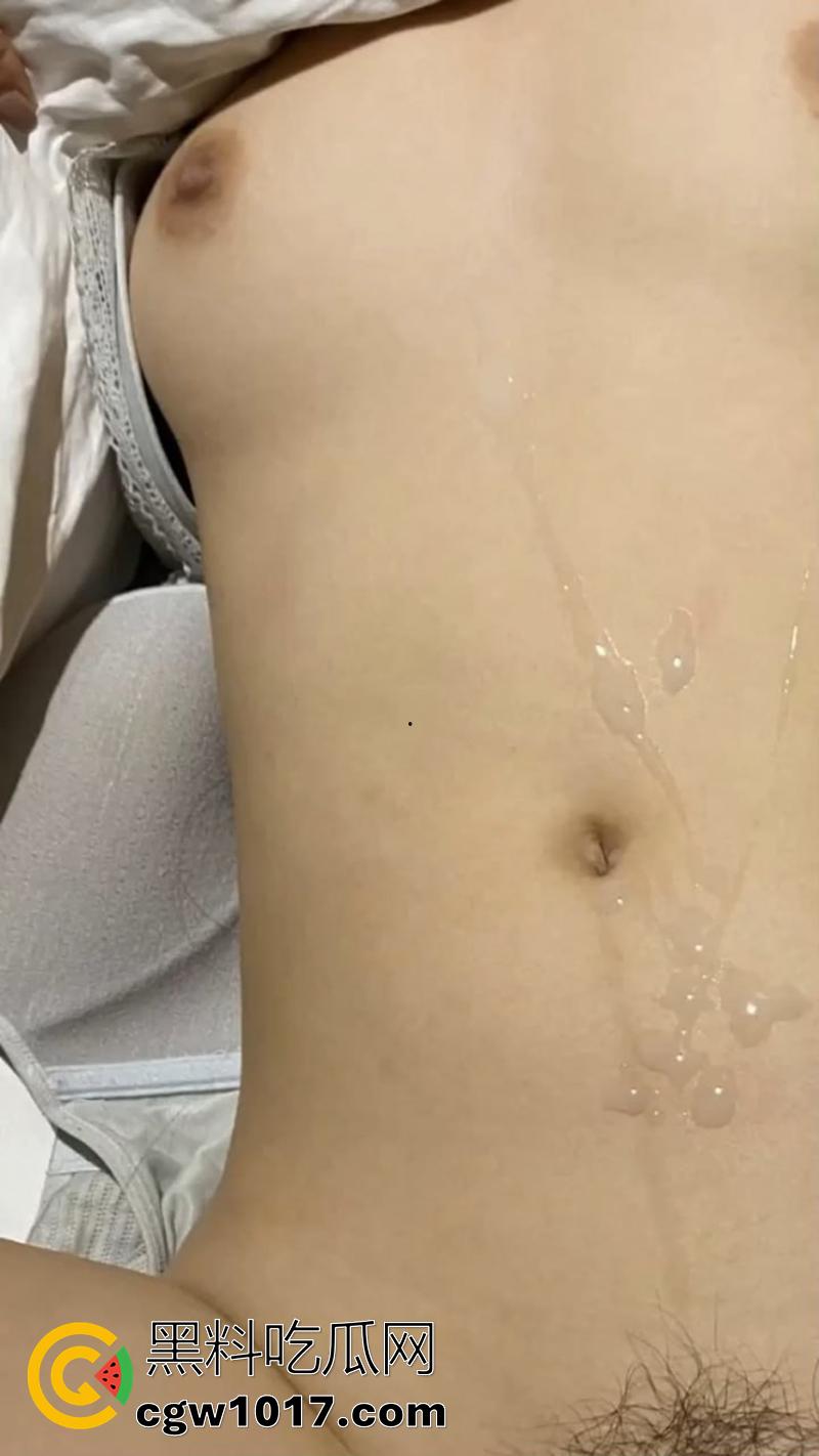 真实乱伦姐弟偷欢，有个当骚鸡卖淫的骚姐，极品长腿蜜桃臀姐姐，卖淫养弟弟只为和弟弟偷情乱伦，俩人还是龙凤胎！  第12张