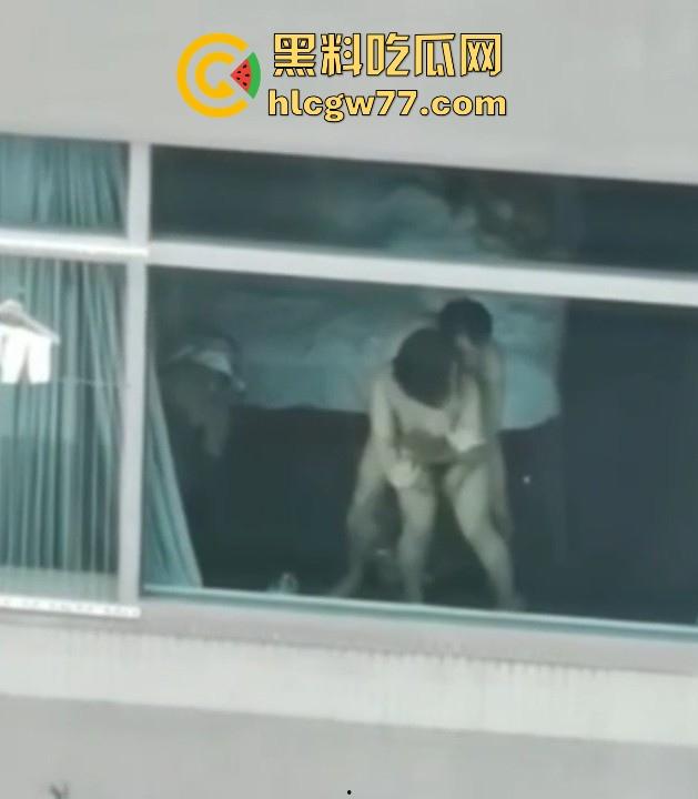 狗男女不拉窗帘激情性爱 窗前站立打桩爆操 全过程被对面楼瓜友偷拍记录！  第5张