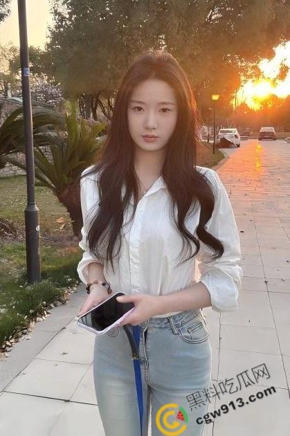 海角乱伦!嫂子的制服诱惑,高跟黑丝性感迷人,嫩逼把精子全吸光,酒店乱伦激情一夜 第2张 海角乱伦!嫂子的制服诱惑,高跟黑丝性感迷人,嫩逼把精子全吸光,酒店乱伦激情一夜 第2张