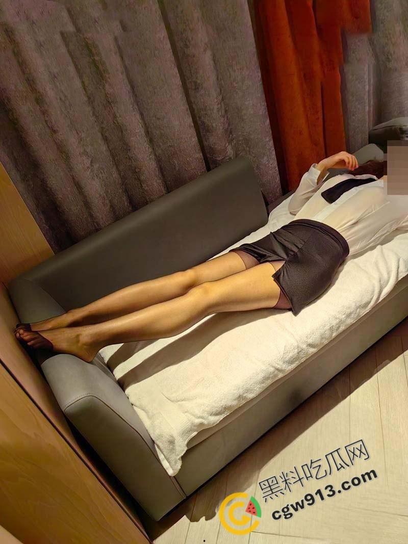 海角乱伦!嫂子的制服诱惑,高跟黑丝性感迷人,嫩逼把精子全吸光,酒店乱伦激情一夜 第7张 海角乱伦!嫂子的制服诱惑,高跟黑丝性感迷人,嫩逼把精子全吸光,酒店乱伦激情一夜 第7张