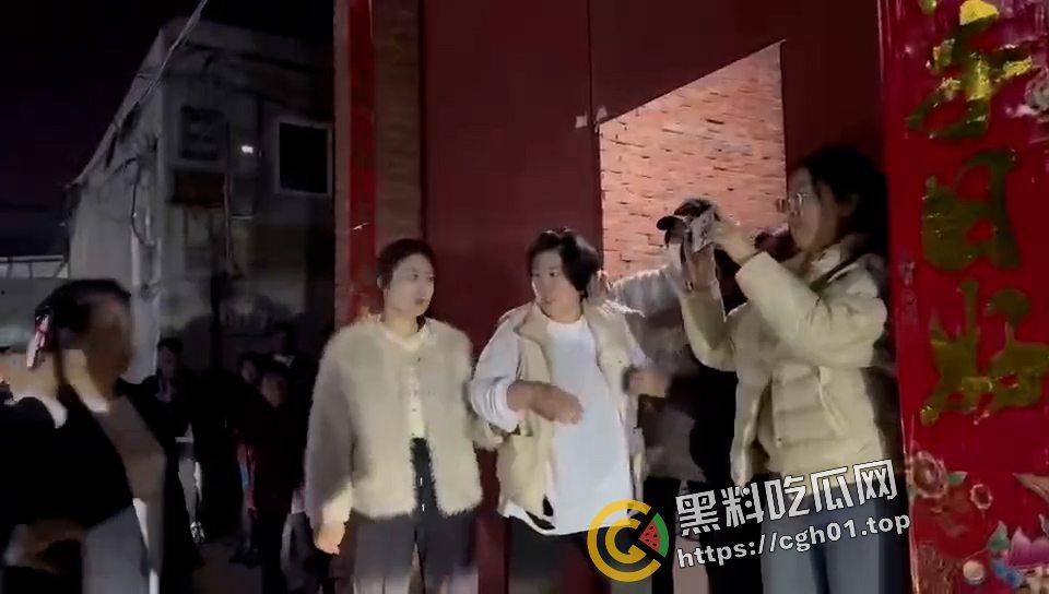 河北定州捉奸大战 被婆婆捉奸车震 带人上门大战 犹如黑帮大战现场 前排吃瓜 第9张 河北定州捉奸大战 被婆婆捉奸车震 带人上门大战 犹如黑帮大战现场 前排吃瓜 第9张