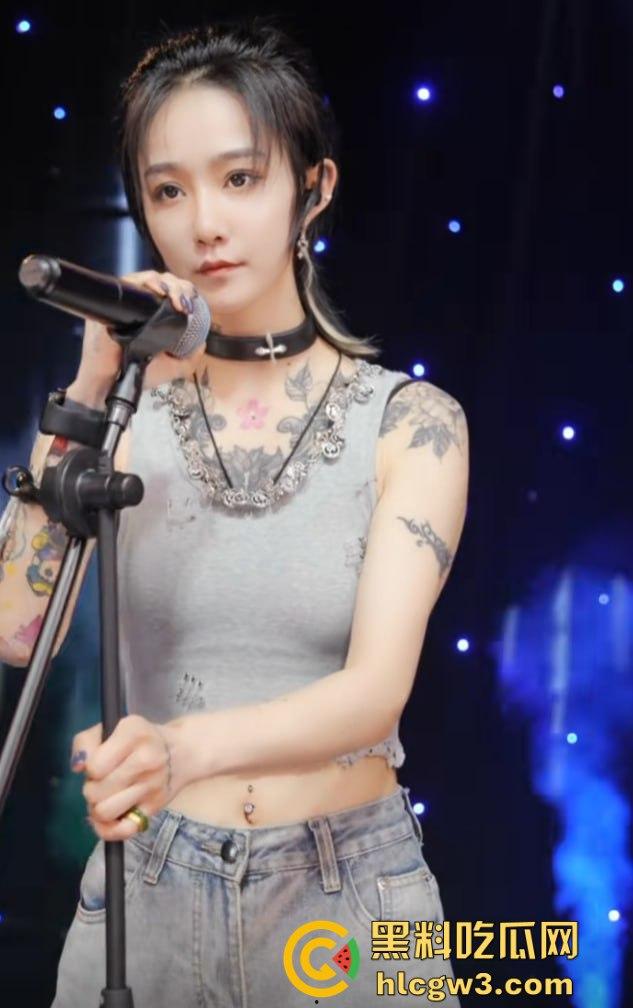 抖音千万粉丝歌手【一支沫z】与北京老头开房视频外泄 跪地舔JB主动开腿挨操 疯狂星期四V我50给你看独家! 第14张 抖音千万粉丝歌手【一支沫z】与北京老头开房视频外泄 跪地舔JB主动开腿挨操 疯狂星期四V我50给你看独家! 第14张