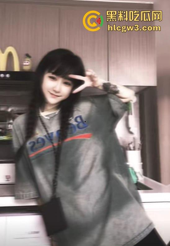 抖音千万粉丝歌手【一支沫z】与北京老头开房视频外泄 跪地舔JB主动开腿挨操 疯狂星期四V我50给你看独家! 第16张 抖音千万粉丝歌手【一支沫z】与北京老头开房视频外泄 跪地舔JB主动开腿挨操 疯狂星期四V我50给你看独家! 第16张