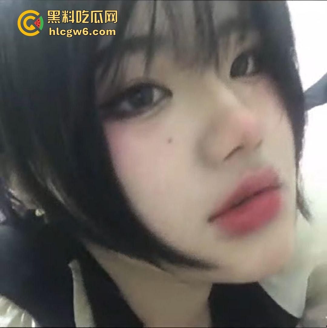 华南理工大学大一反差学妹【黎果果】巨乳黑肥大鲍鱼，阴毛旺盛性欲极强性爱视频遭到曝光。  第8张