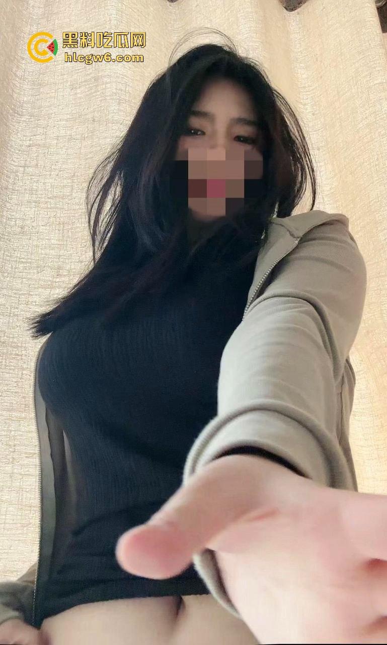 华南理工大学大一反差学妹【黎果果】巨乳黑肥大鲍鱼，阴毛旺盛性欲极强性爱视频遭到曝光。  第13张