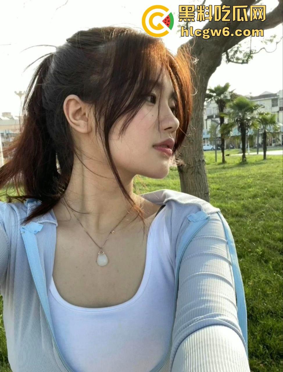 华南理工大学大一反差学妹【黎果果】巨乳黑肥大鲍鱼，阴毛旺盛性欲极强性爱视频遭到曝光。  第18张