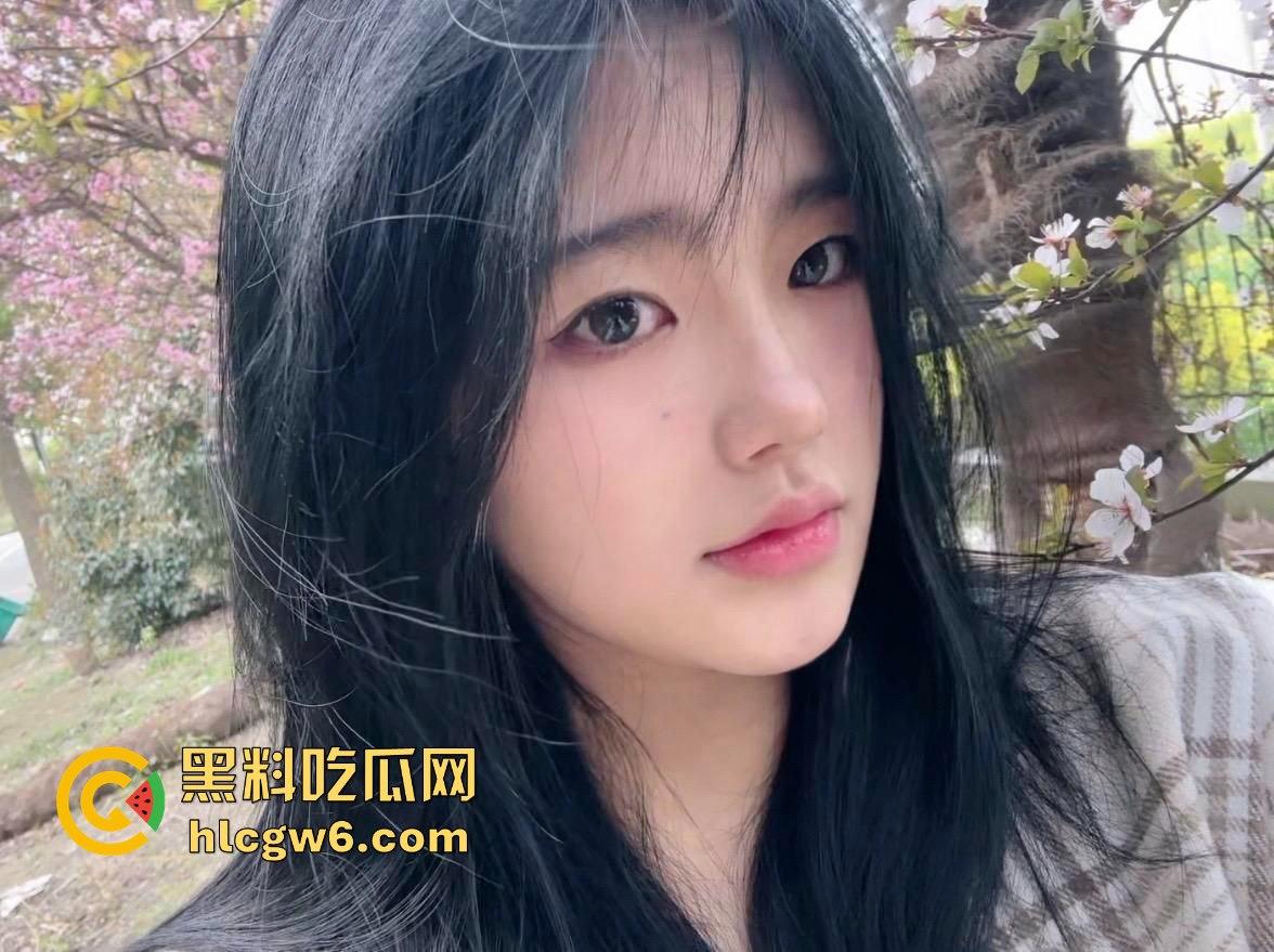 华南理工大学大一反差学妹【黎果果】巨乳黑肥大鲍鱼，阴毛旺盛性欲极强性爱视频遭到曝光。  第22张