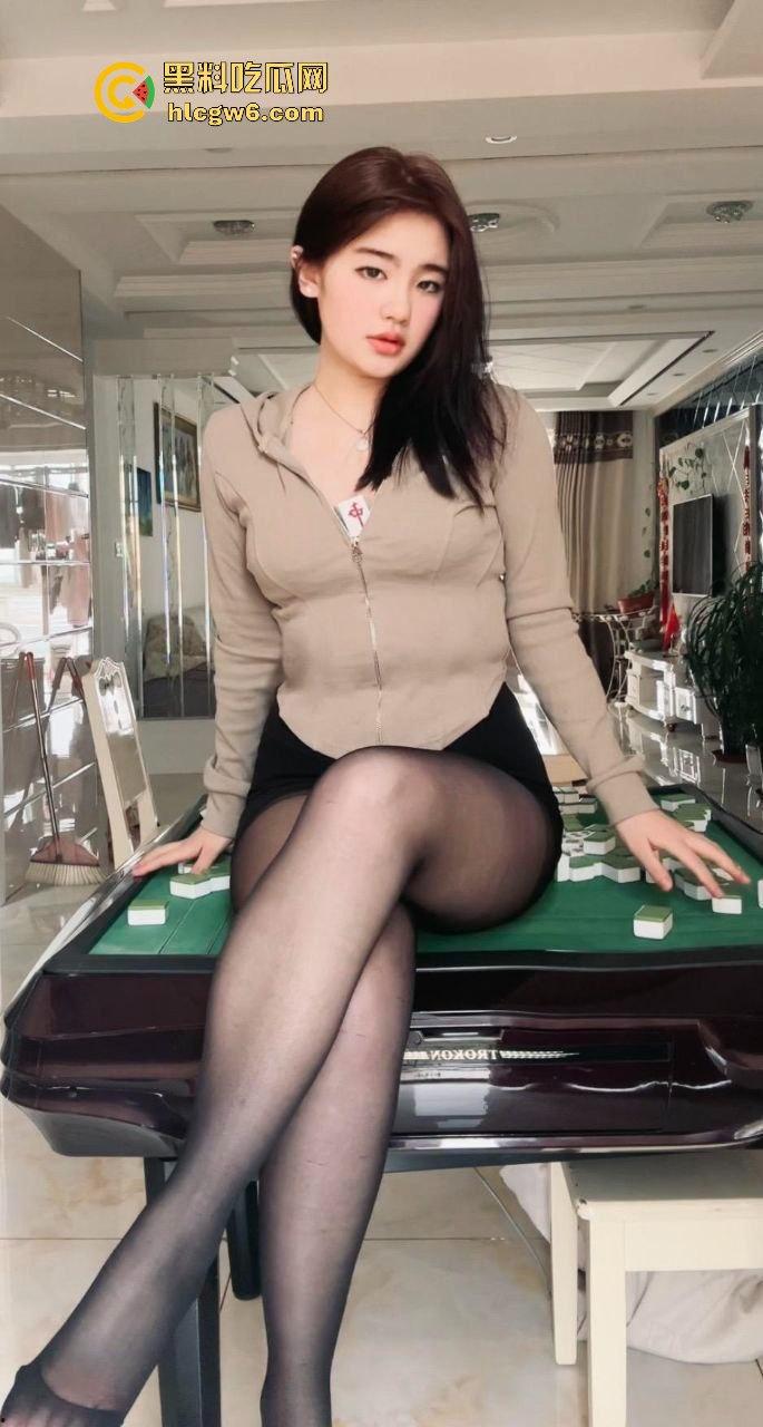 华南理工大学大一反差学妹【黎果果】巨乳黑肥大鲍鱼，阴毛旺盛性欲极强性爱视频遭到曝光。  第23张