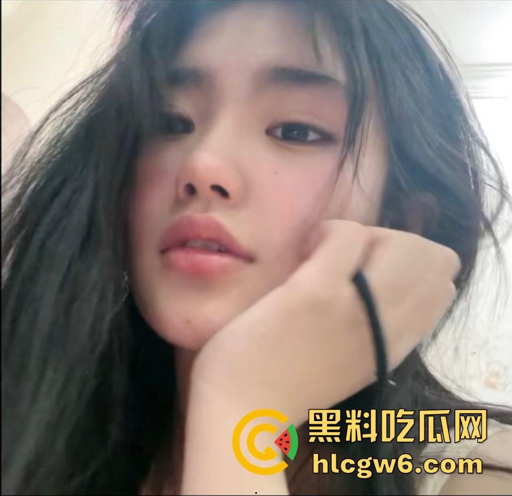 华南理工大学大一反差学妹【黎果果】巨乳黑肥大鲍鱼，阴毛旺盛性欲极强性爱视频遭到曝光。  第34张