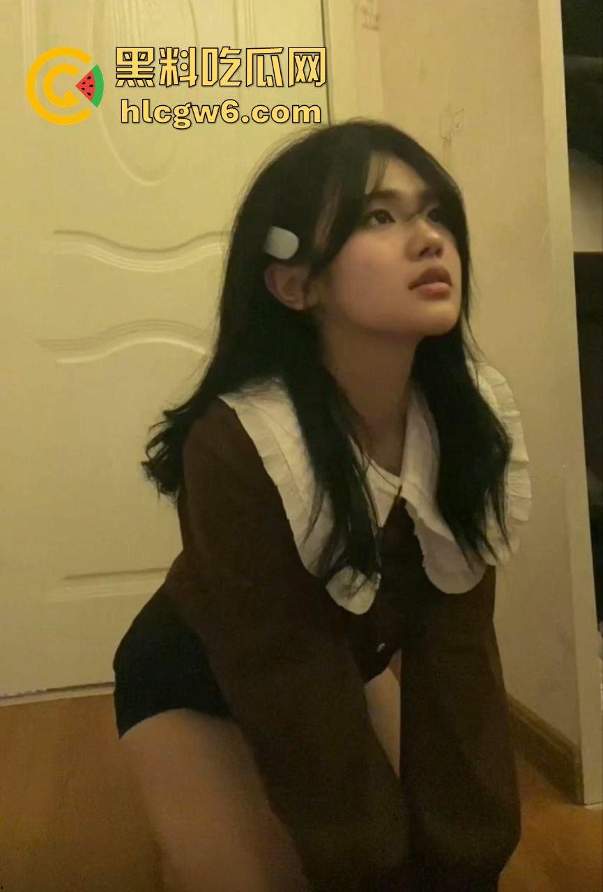 华南理工大学大一反差学妹【黎果果】巨乳黑肥大鲍鱼，阴毛旺盛性欲极强性爱视频遭到曝光。  第36张