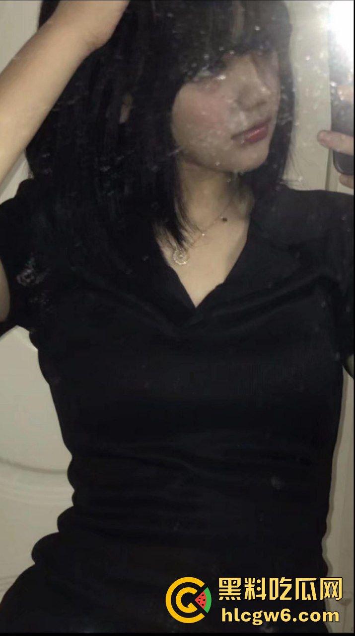 华南理工大学大一反差学妹【黎果果】巨乳黑肥大鲍鱼，阴毛旺盛性欲极强性爱视频遭到曝光。  第48张