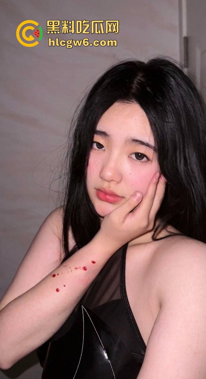 华南理工大学大一反差学妹【黎果果】巨乳黑肥大鲍鱼，阴毛旺盛性欲极强性爱视频遭到曝光。  第52张