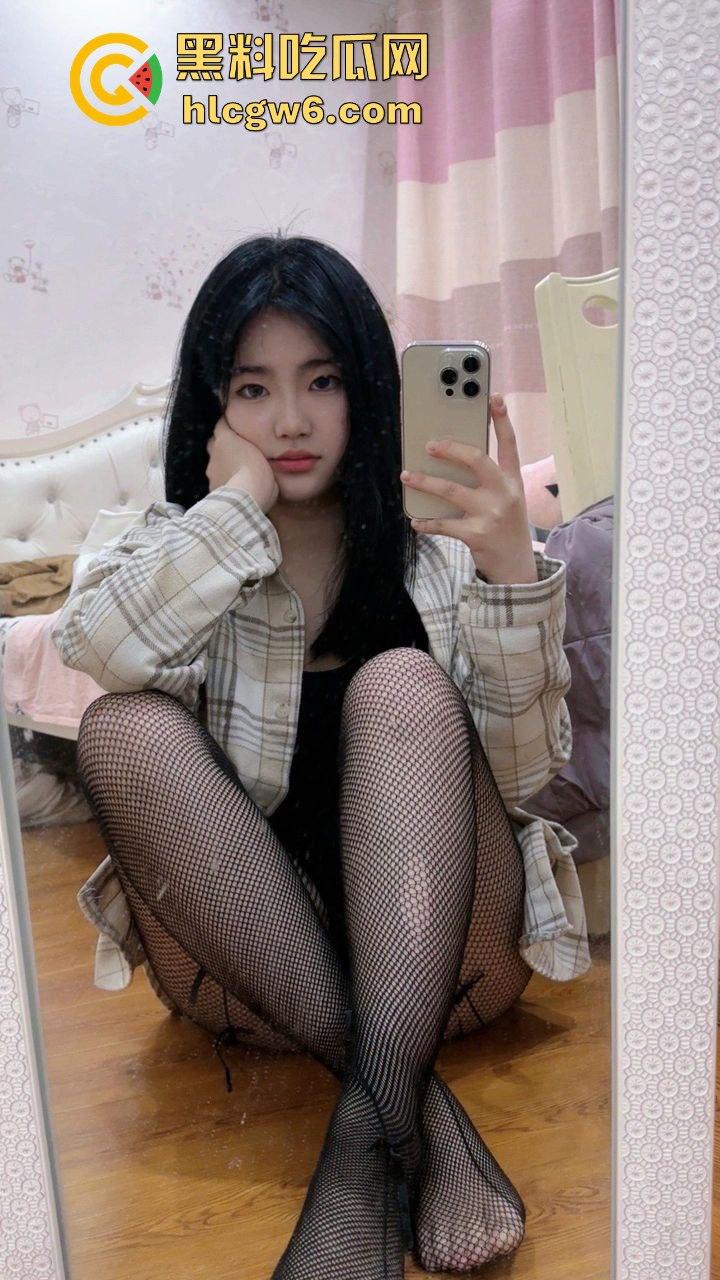 华南理工大学大一反差学妹【黎果果】巨乳黑肥大鲍鱼，阴毛旺盛性欲极强性爱视频遭到曝光。  第56张